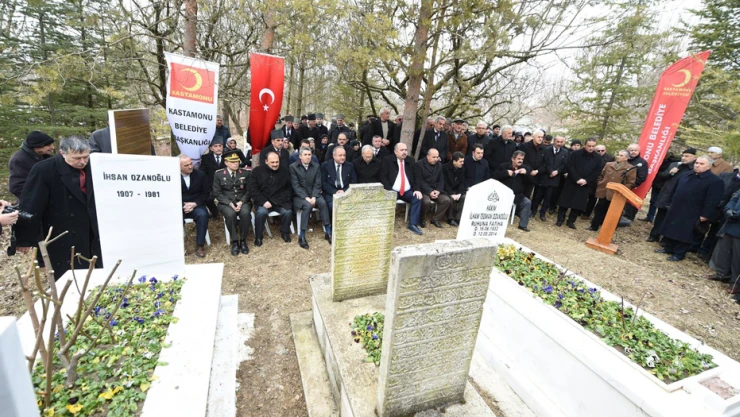 Ozanoğlu, kabri başında anıldı