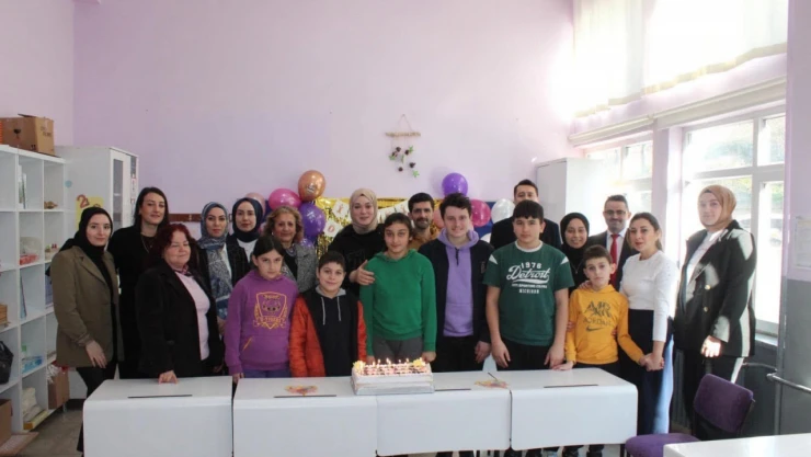 Özel Eğitim Öğrencilerine Doğum Günü Sürprizi