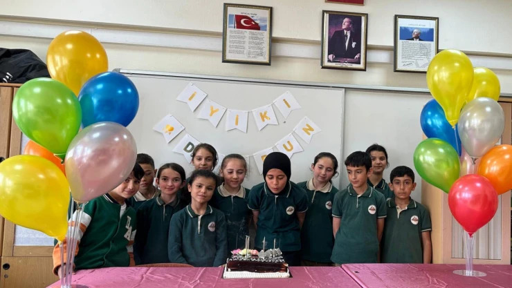 Özel Eğitim Öğrencisine Anlamlı Doğum Günü Sürprizi