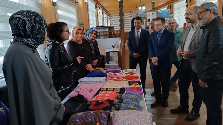 Özel Gereksinimli Öğrenciler Sergi Açtı