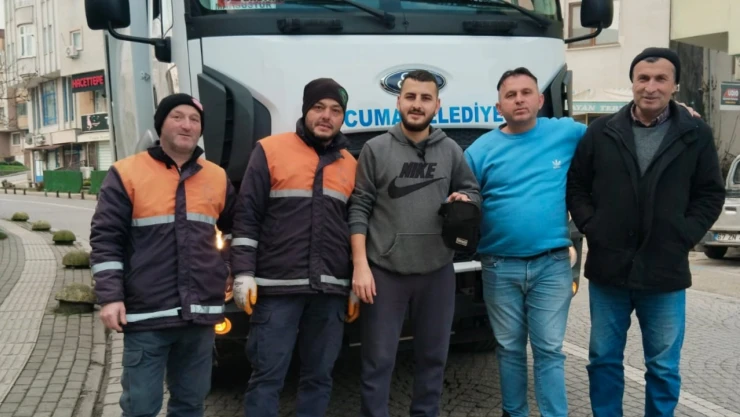 Para Ve Ziynet Eşyalarının Bulunduğu Çanta Sahibine Teslim Edildi