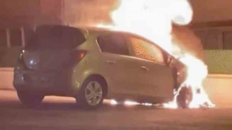 Park Halindeki Otomobil Alevlere Teslim Oldu