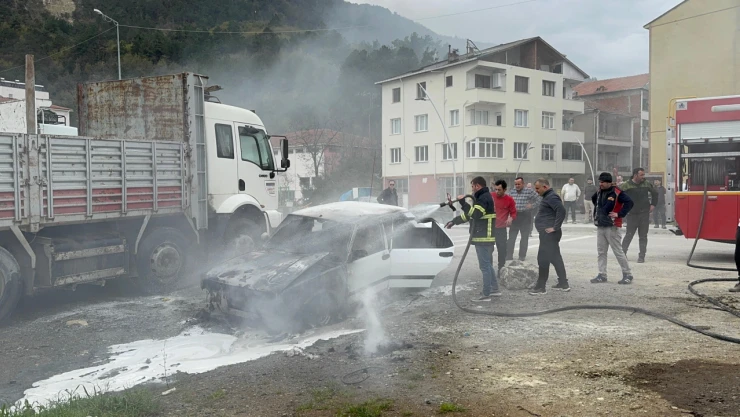 Park Halindeki Otomobil Yandı