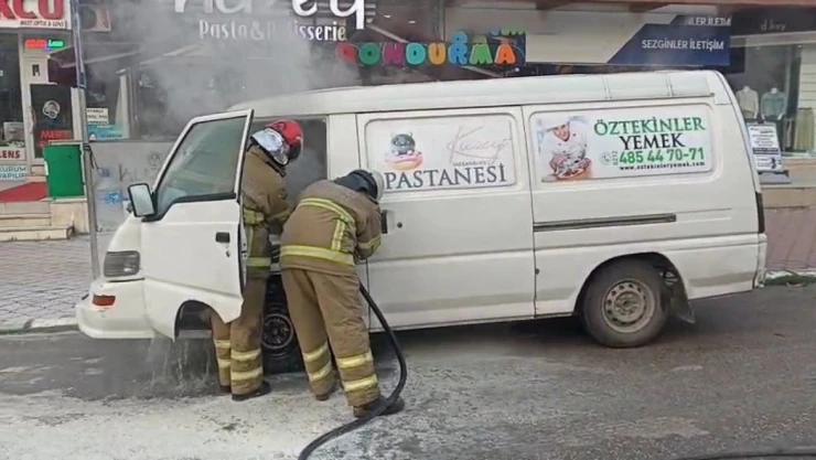 Panelvan Minibüste Yangın Paniği