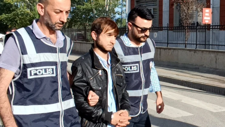 Peruk Taktı, Yine De Polisten Kaçamadı