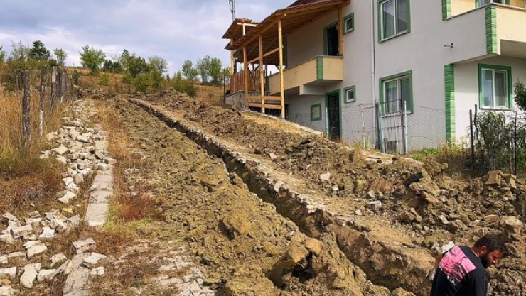 Pınarbaşı'nda Doğalgaz ve Yol Çalışmaları Devam Ediyor