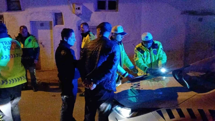 Plakasız Otomobille Polisten Kaçtılar