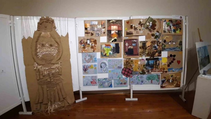 Plastik Sanatlar Sergisine Yoğun İlgi