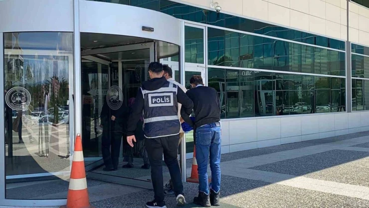 Polis 65 Saat Kayıt İnceledi: 2 Hırsız Tutuklandı