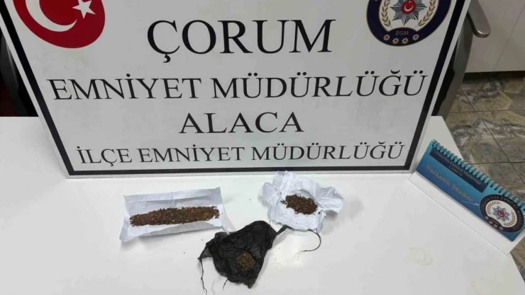 Uyuşturucuyu Aracın Camından Dışarı Attılar