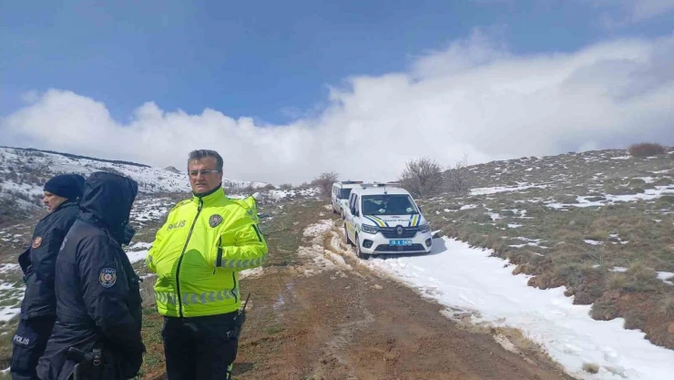 Polisi Peşine Takan Sürücü Ormanlık Alanda Yakalandı