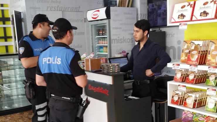 Polisten esnafa sahte para uyarısı