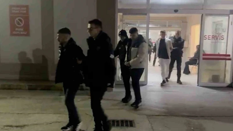 Polisten Kaçmak İsterken Kaza Yaptılar