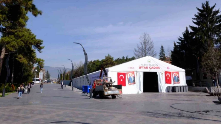 Ramazan Ayında Binlerce Kişiye İftar Hizmeti