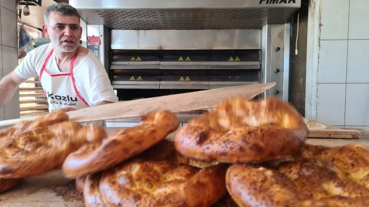 Ramazan Ayının İlk Pideleri Tezgahta Yerini Aldı
