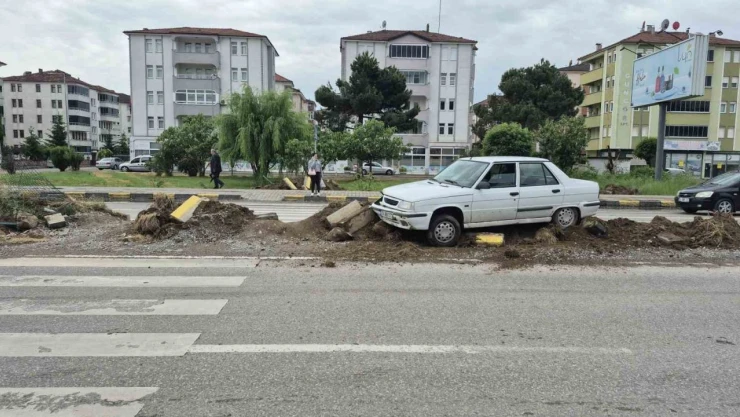 Refüje Çıkan Sürücü, Aracı Bırakıp Kaçtı