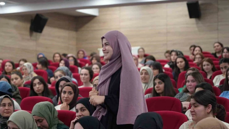 Rektör Akkaya İle Rektör Alican 'Gençlerle Baş Başa' Programında Öğrencilerle Bir Araya Geldi