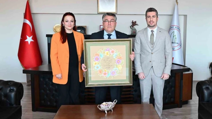 Rektör Özölçer'den Gümüş ve Yıldırım'a Teşekkür Belgesi