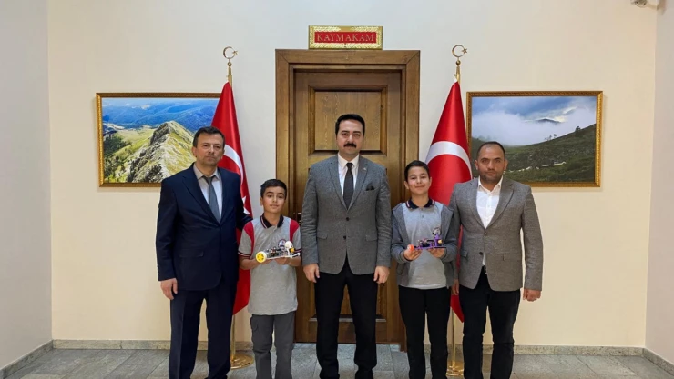 Robot Yarışması 3'üncülerinden Kaymakama Ziyaret