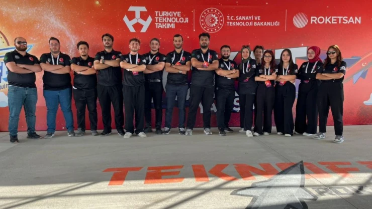 Roketler Gökyüzüyle Buluştu