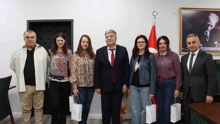 Romanyalı Öğretmenler, İl Millî Eğitim Müdürü Bozkan'ı Ziyaret Etti