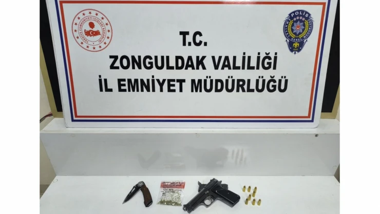 Ruhsatsız Silah Ve Uyuşturucu Ele Geçirildi