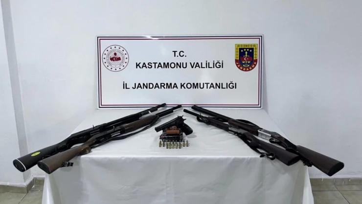 Ruhsatsız Silahlar Ele Geçirildi