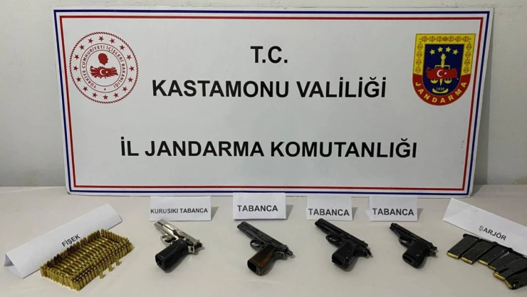 Ruhsatsız Silahlar Ele Geçirildi