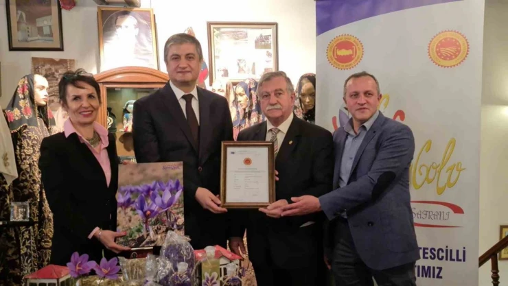 Safranbolu Safranı Tescil Belgesi Vali Yavuz'a Teslim Edildi