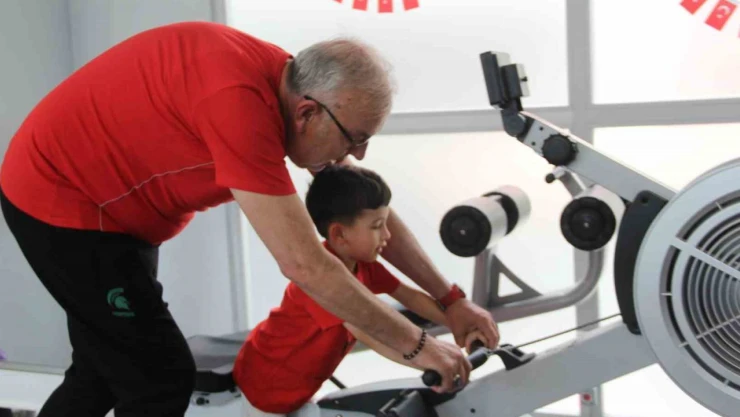Sağlıklı Yaşam için Dedeler ve Torunlar Sporda Buluştu