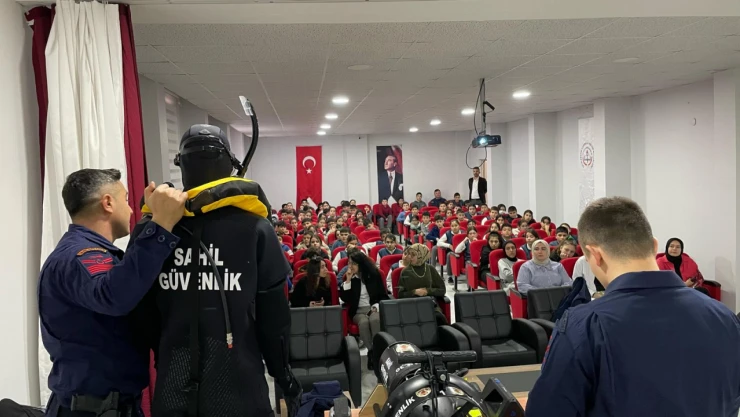 Sahil Güvenlik Öğrencilerle Buluştu