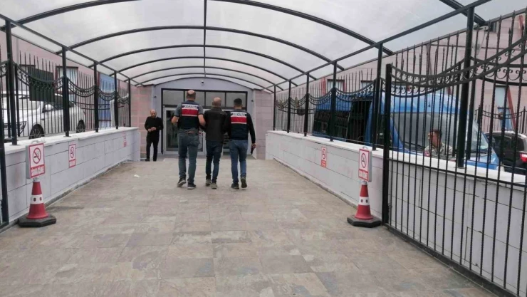 Sahte cumhuriyet savcısı kimliğiyle yakalanan firari sahış tutuklandı