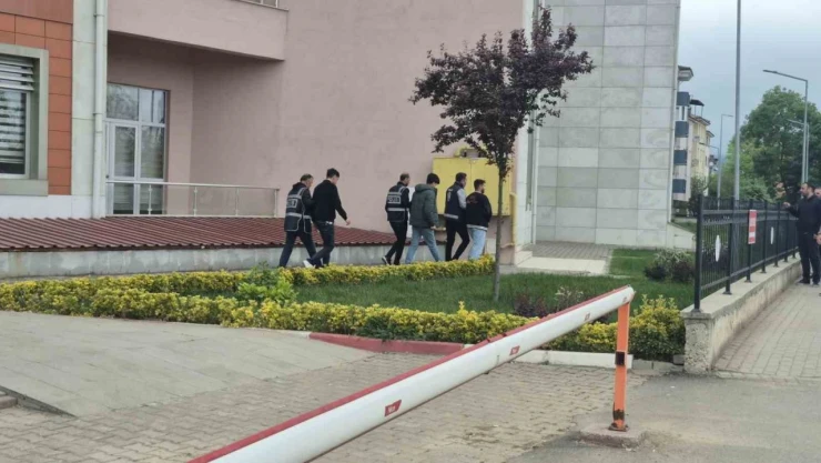 Sahte Polislerin 3 Milyon TL'lik Vurgununa Gerçek Polis Engeli