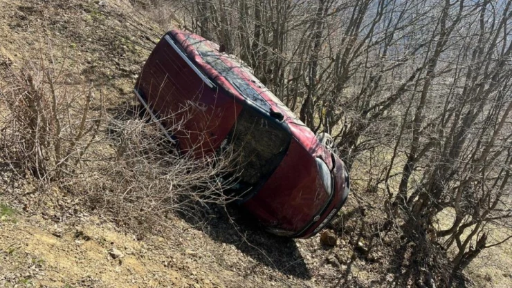 Şarampole Yuvarlandı: 2 Yaralı