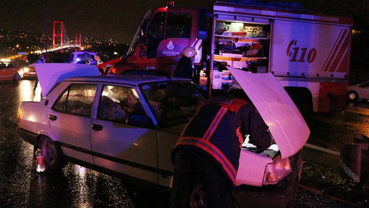 Sarımsak dolu araçla kaza yaptılar