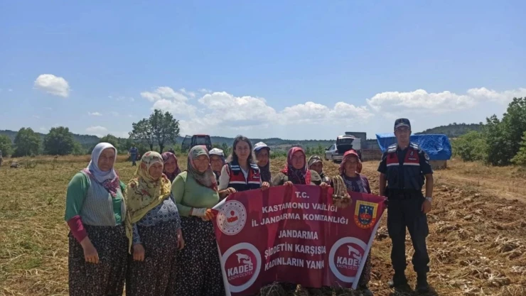 Sarımsak Tarlasındaki Kadınlara KADES Bilgilendirmesi