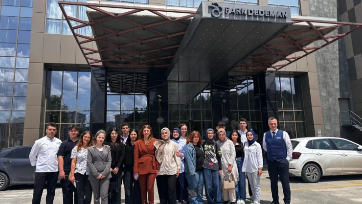 Seçkin Mekanlarda Ödüllerini Aldılar