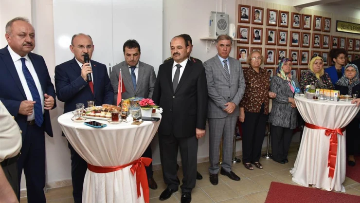 Şehit ailelerinin yanında oldular