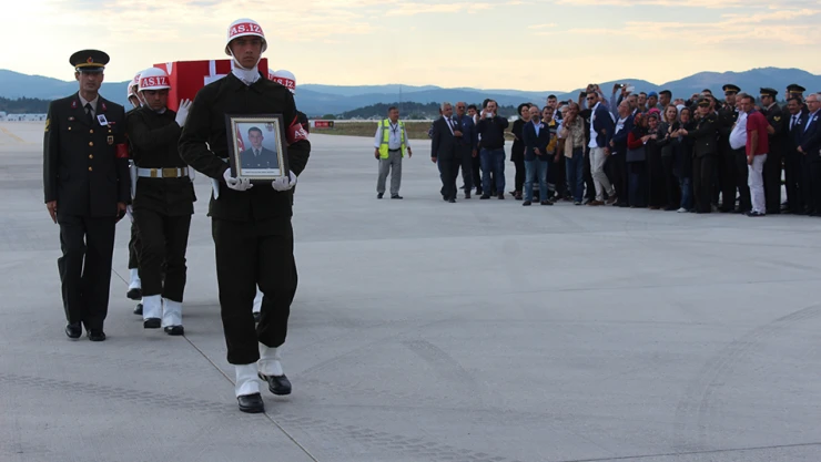 Şehit Ömer'i binlerce kişi karşıladı