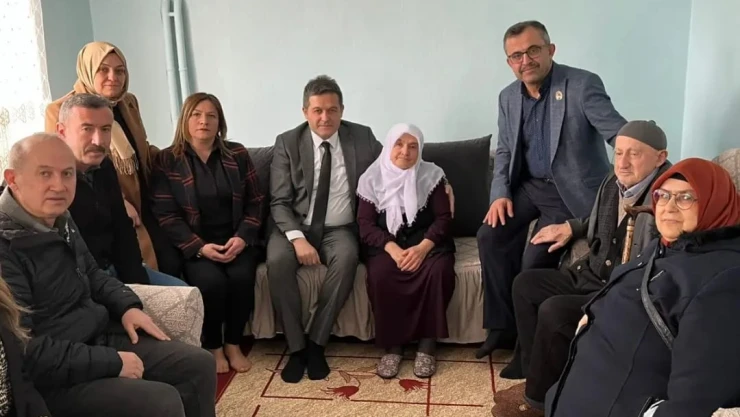 Şehit Polis Şahin'in baba ocağına ziyaret