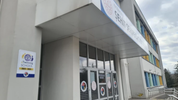 Şehit Şerife Bacı Ortaokulu'ndan eTwinning School Ödülü