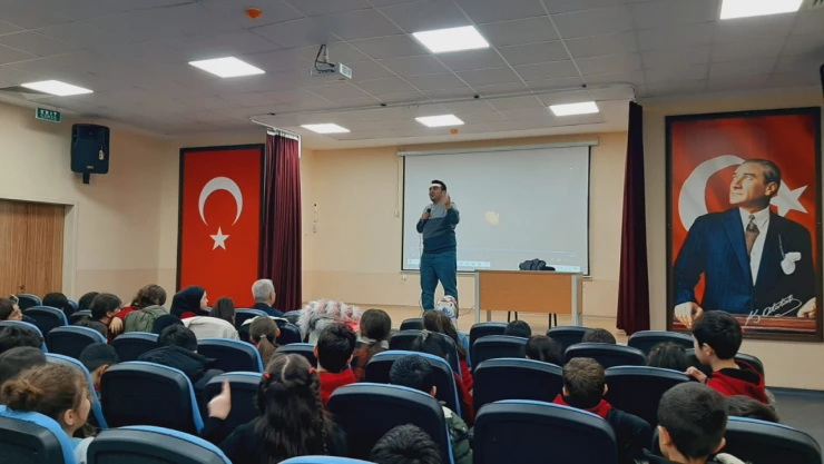 Şehit Şerife Bacı Ortaokulu'nda Yazar Buluşması
