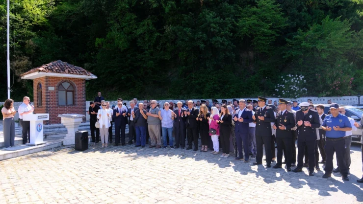 Şehitlerin Kabirleri Ziyaret Edildi