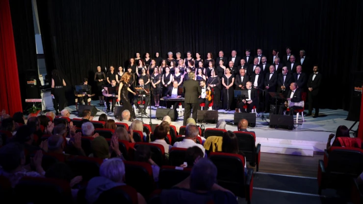Şehr-i Dilara Türk Müziği Korosu Konser Verdi