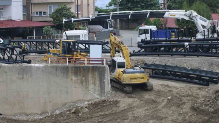 Sel Felaketinde Yıkılan Asma Köprünün Yerine Yeni Köprü Kuruluyor