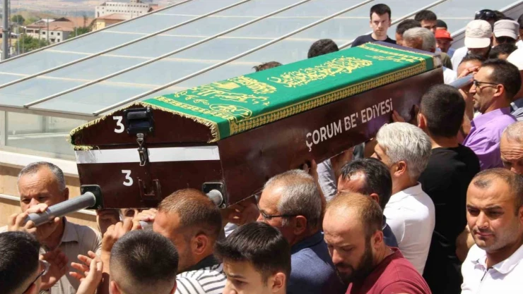 Serinlemek İçin Girdiği Denizde Boğulan Genç Toprağa Verildi