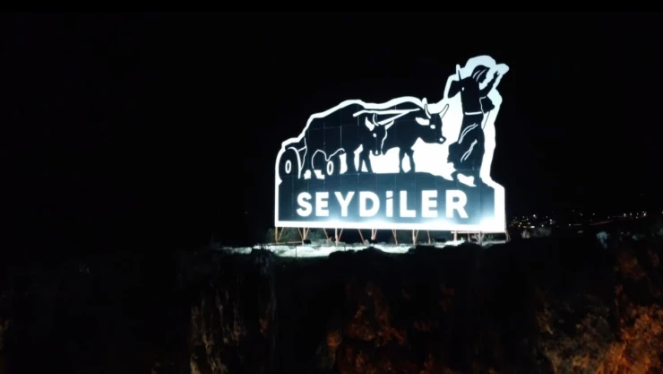 Seydiler'de Şerife Bacı'nın Silüeti Işıklandırıldı
