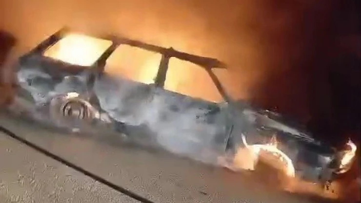Seyir Halindeki Otomobil Alev Alev Yandı