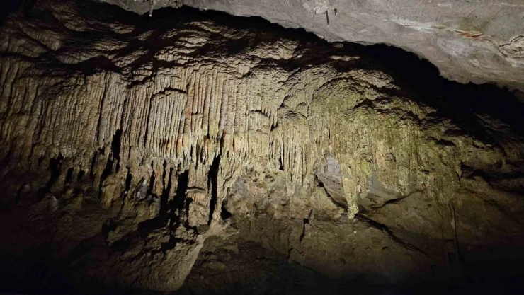 Sıcaktan Bunalanlar Gökgöl Mağarası'na Akın Ediyor