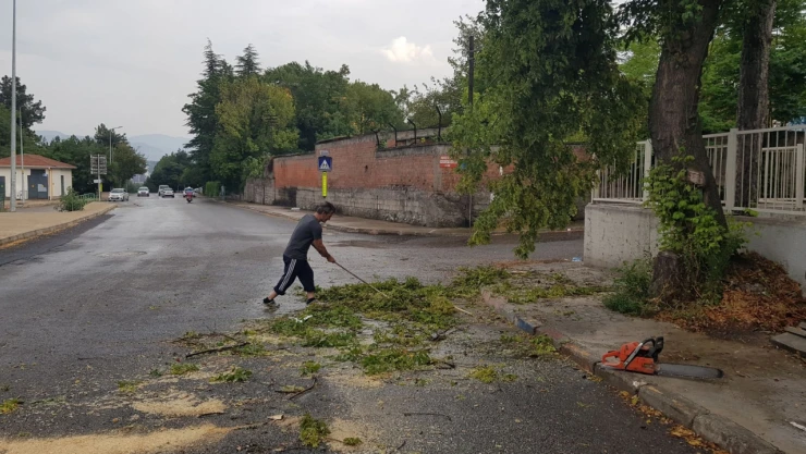 Şiddetli rüzgar hayatı olumsuz etkiledi